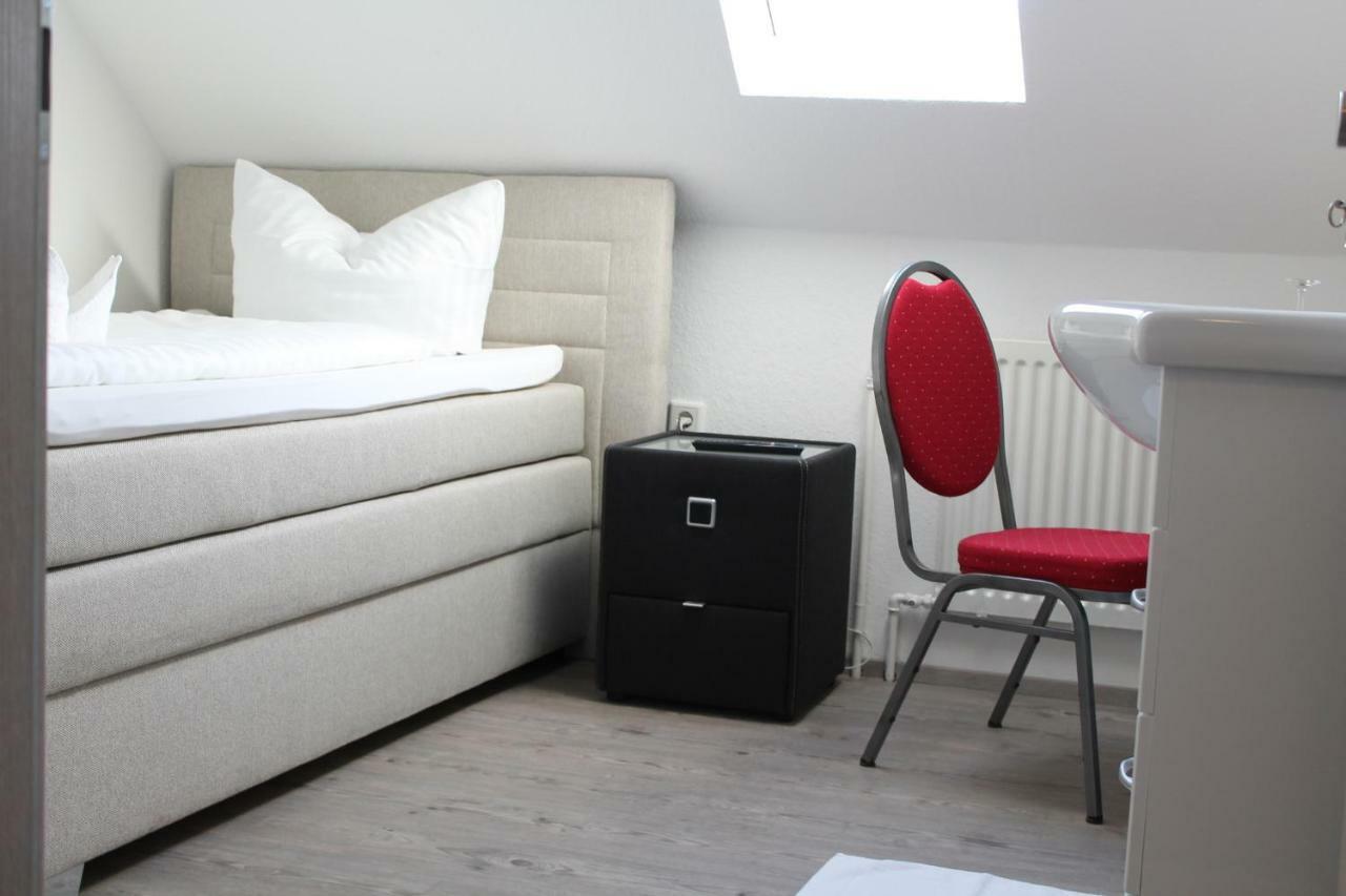 Отель Gastehaus Hubertushof - 24H Check-In Hausen  Экстерьер фото